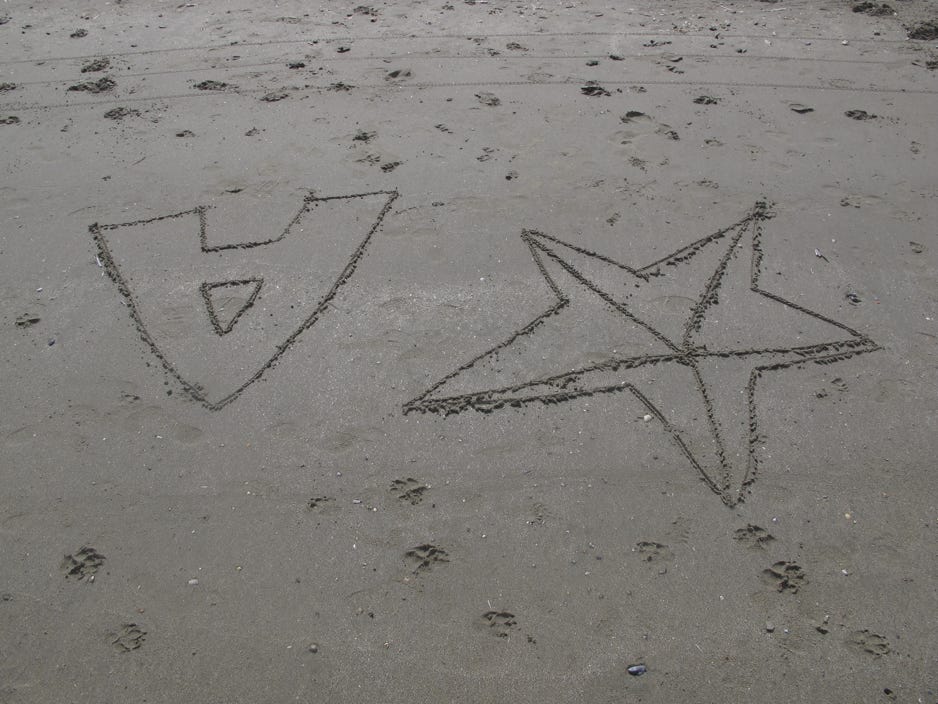 Asteria. Le projet de logo qui fut le début de mes dessins sur le sable. Il y a déjà 10 ans.